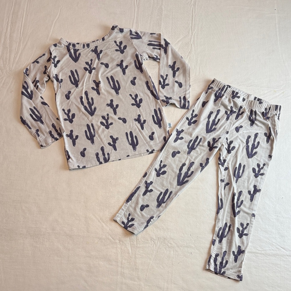 Posh Peanut Jackson Purple Cactus Print Pajama Set Size 18-24 months